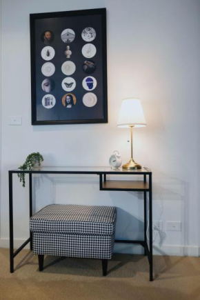 Chic 1-Bed Apt in Melbourne with parking near CBD